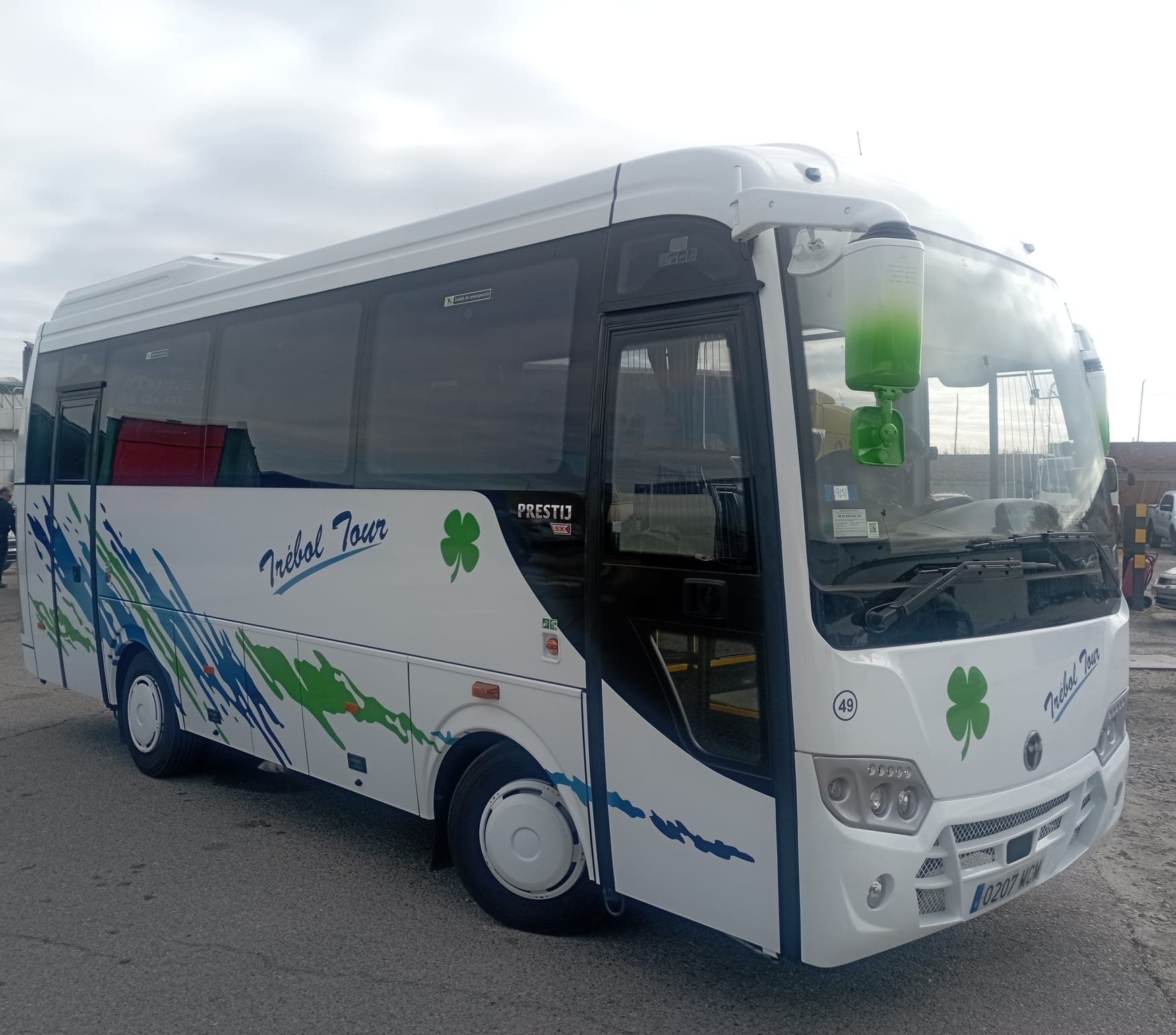 El mejor servicio de alquiler de autobuses Autocares Trebol Tour en madrid